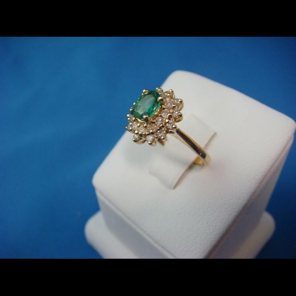 - Estate, Vintage, 14k yellow gold, emerald with double diamond halo ring - Picture 6 of 8
